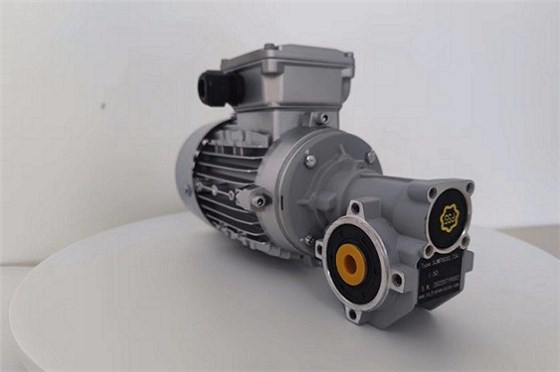 半圆形洗车机减速机.jpg 半圆形洗车机减速机.jpg