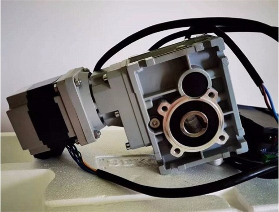 艾思捷准双曲面齿轮减速机带伺服电机输入 (2).jpg 艾思捷准双曲面齿轮减速机带伺服电机输入 (2).jpg